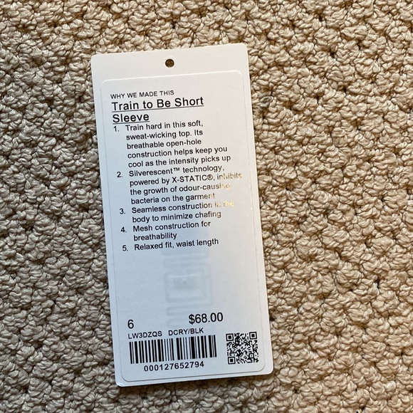 Lululemon train to be short sleeves, waist length, super comfortable - Picture 7 of 7